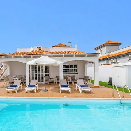 Vila Naipa Golf By *
