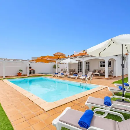 Vila Naipa Golf By *